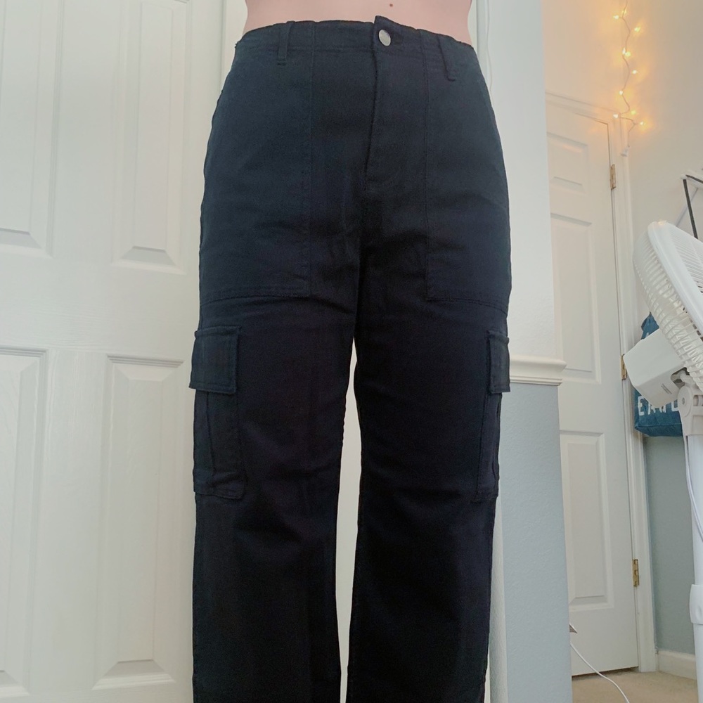 Hollister Co. Ultra High Rise Straight Utility Pants SIZE: M *STILL ON SITE*